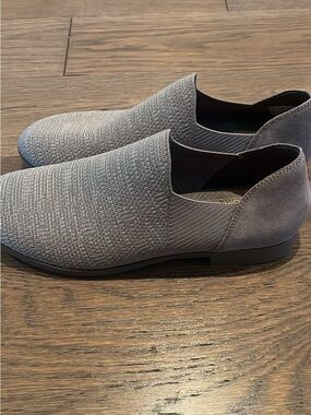 Women’s Slip-On Skecher Shoes in Light Tan
